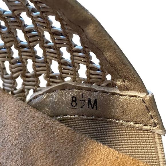 BARETRAPS - THE FLOSSY WEDGE SANDAL- NWT - SIZE 8.5 - METALLIC COLOR - S3 - Picture 12 of 15